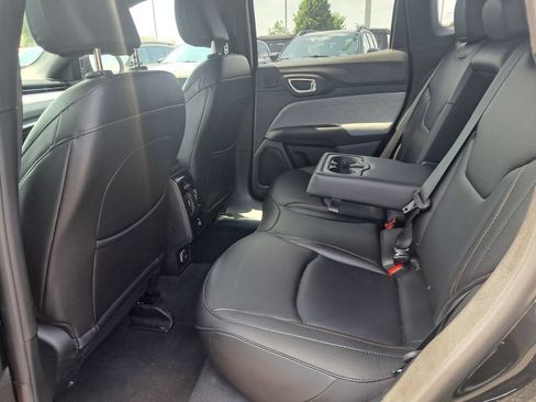 Used 2024 Jeep Compass Latitude w/ Sun and Sound Group AWD/4WD image 32
