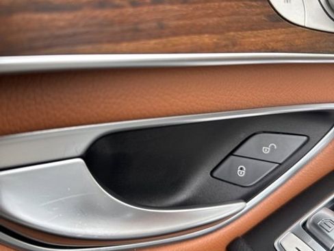 Used 2022 Mercedes-Benz GLC 300 4MATIC image 17