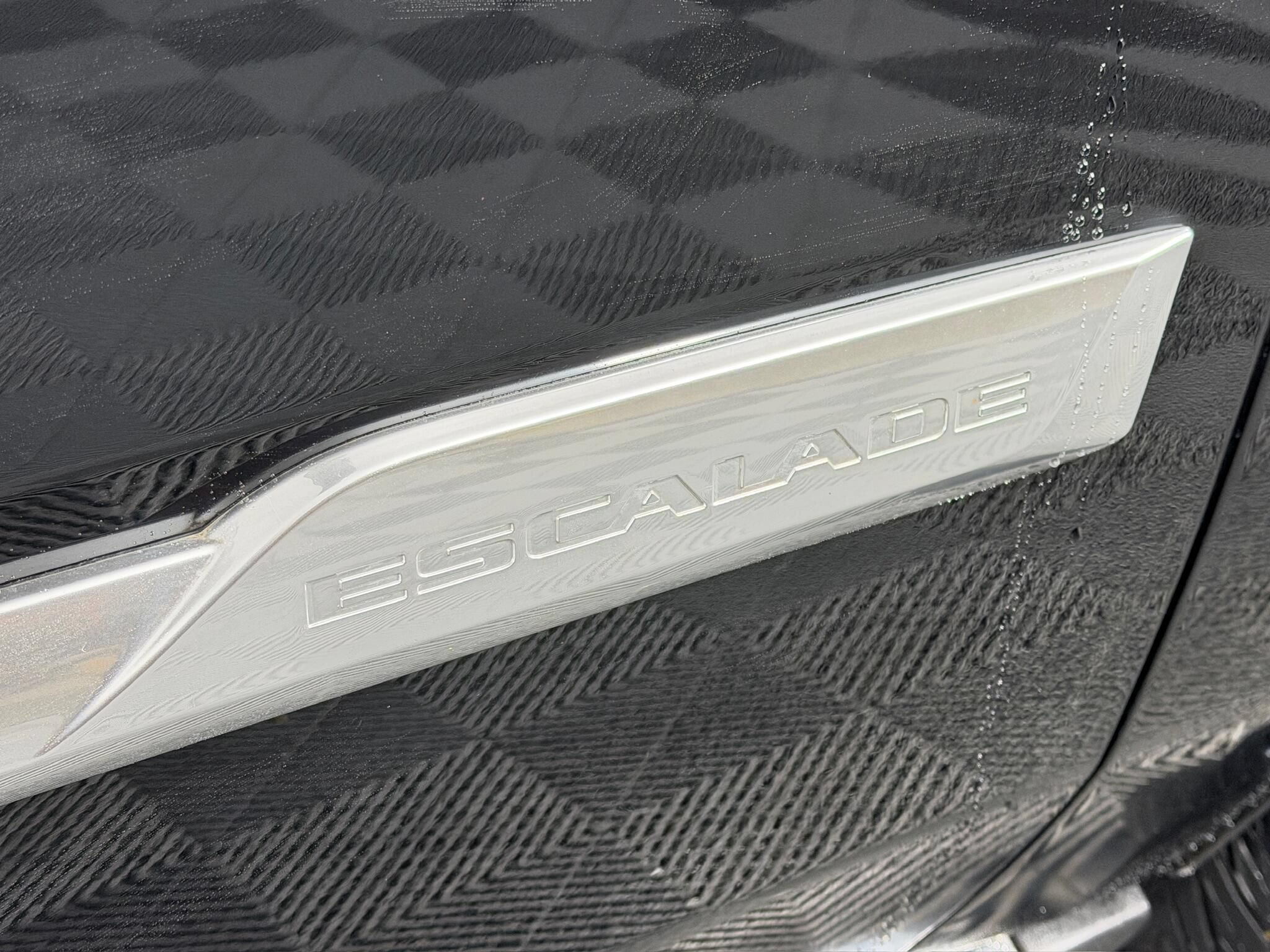 Used 2019 Cadillac Escalade Premium Luxury AWD/4WD image 25