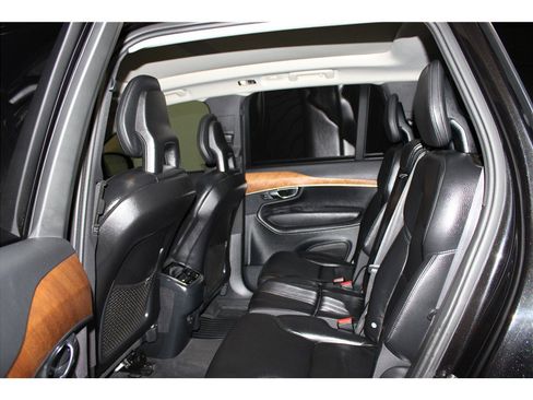 Used 2021 Volvo XC90 T5 Momentum w/ Protection Package Premier image 12