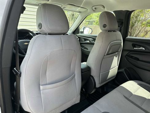 Used 2021 Chevrolet TrailBlazer LT FWD image 16