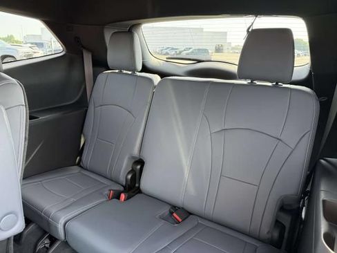 Used 2023 Buick Enclave Essence w/ Experience Buick Package AWD/4WD image 16