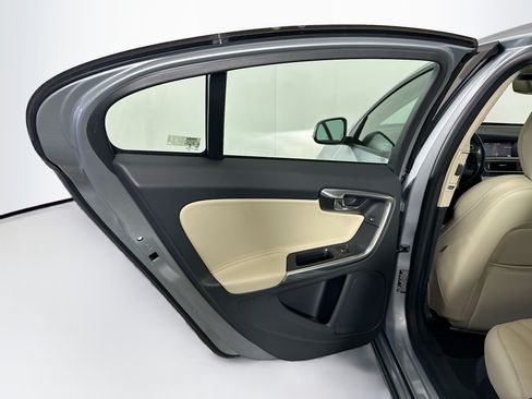 Used 2018 Volvo S60 T5 Dynamic w/ Vision Package FWD image 27