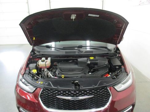 Used 2022 Chrysler Pacifica Touring-L image 31