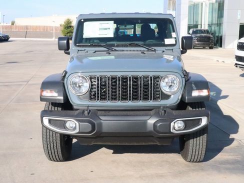 New 2025 Jeep Gladiator Sport image 8