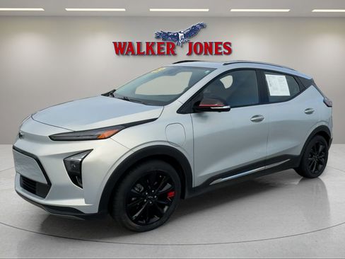 Used 2023 Chevrolet Bolt EUV Premier w/ Sun & Sound Package image 7