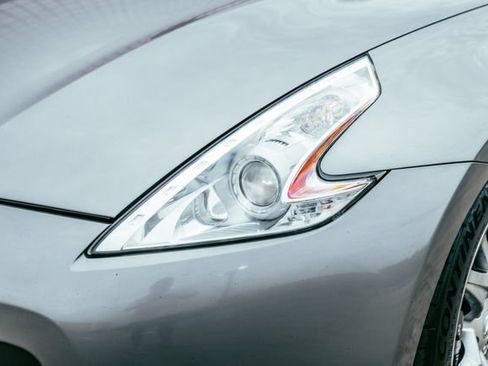 Used 2009 Nissan 370Z Touring RWD image 46