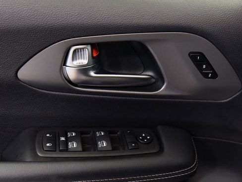 Used 2025 Chrysler Pacifica Select FWD image 18