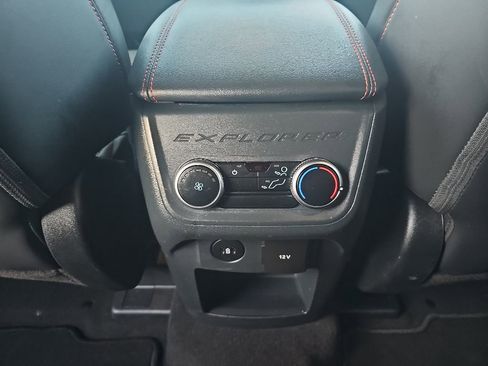 Used 2025 Ford Explorer ST-Line w/ ST-Line Street Pack AWD/4WD image 13