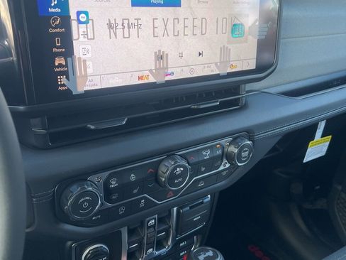 New 2026 Jeep Wrangler Unlimited Sahara AWD/4WD image 13