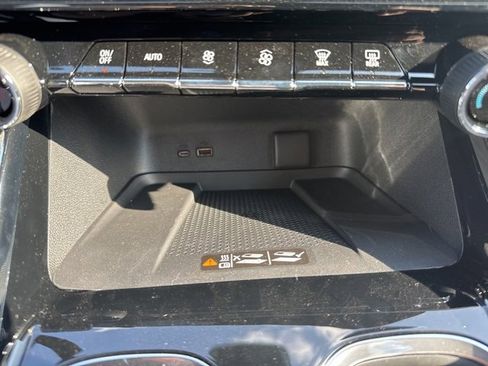 New 2025 Chevrolet Traverse LT w/ Driver Confidence Package image 36