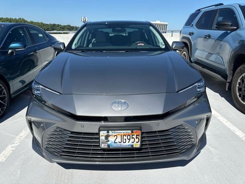 Used 2026 Toyota Camry XLE AWD/4WD image 2
