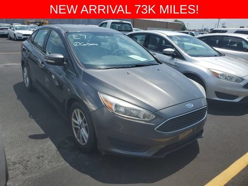 Used 2017 Ford Focus SE FWD image 1