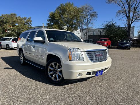 Used 2013 GMC Yukon XL Denali image 2