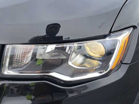 Used 2022 Jeep Grand Cherokee Limited image 33