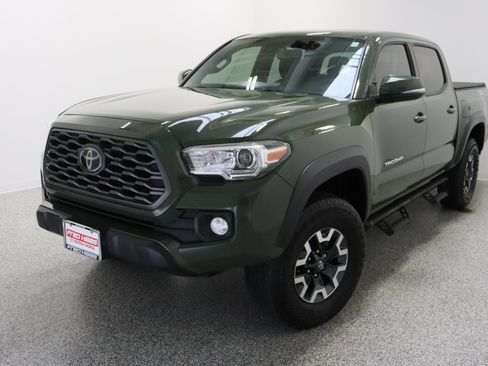 Used 2021 Toyota Tacoma TRD Off-Road w/ Technology Package AWD/4WD image 2