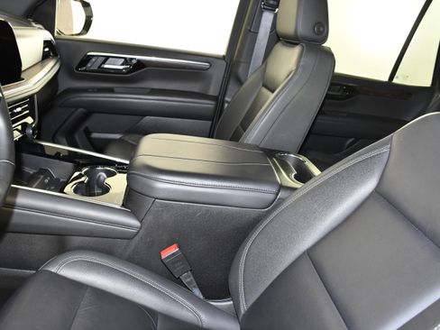 Used 2025 Chevrolet Tahoe Z71 image 40