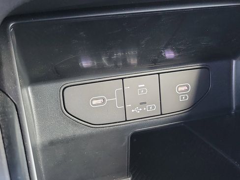 Used 2024 Kia Sorento LX image 15