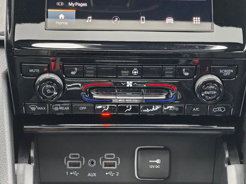 New 2025 Jeep Grand Cherokee Altitude image 17