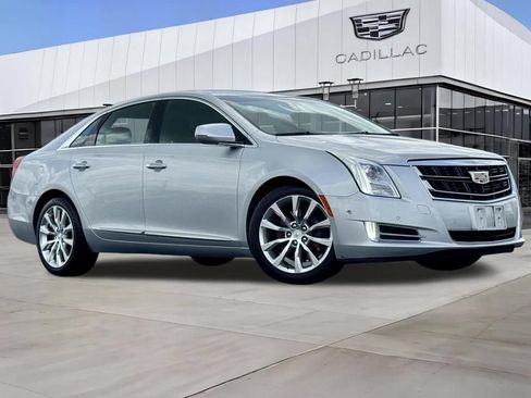 Used 2017 Cadillac XTS Luxury FWD image 2