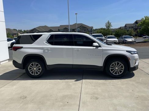 Used 2023 Chevrolet Traverse LT FWD image 5