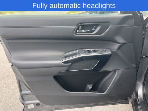 Used 2025 Nissan Pathfinder SV FWD image 10