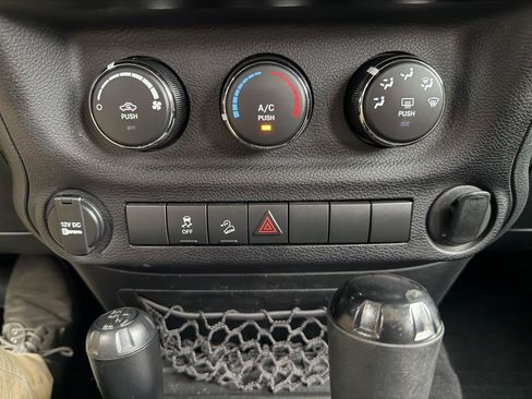 Used 2017 Jeep Wrangler Unlimited Sport AWD/4WD image 36