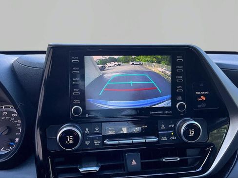 Used 2020 Toyota Highlander LE FWD image 27
