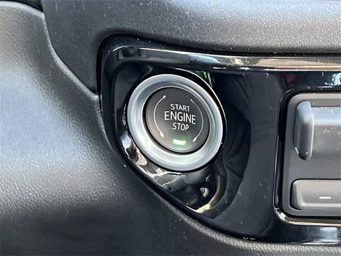 Used 2025 Chevrolet Silverado 2500 LTZ w/ LTZ Convenience Package image 34