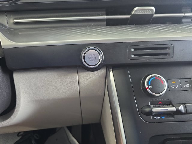 Certified 2024 Kia Carnival LX FWD image 22