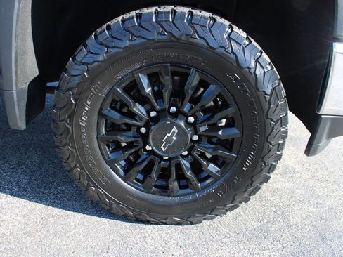 Used 2022 Chevrolet Silverado 2500 LT w/ Convenience Package image 18