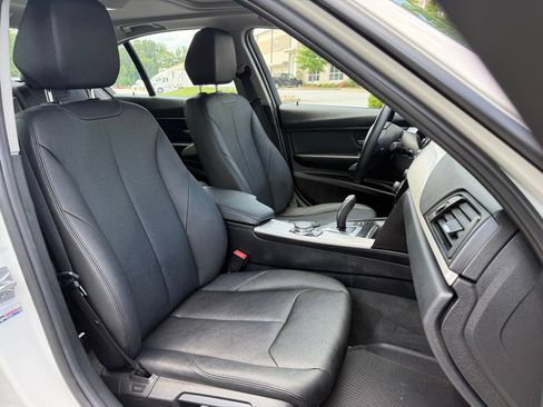 Used 2018 BMW 320i xDrive Sedan AWD/4WD image 38