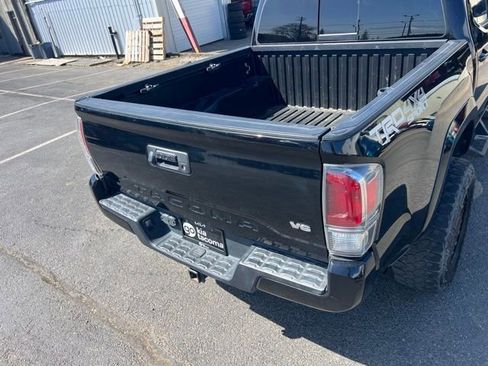 Used 2020 Toyota Tacoma TRD Sport AWD/4WD image 8