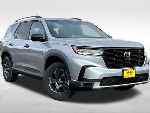 New 2025 Honda Pilot TrailSport image 1
