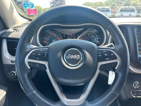 Used 2016 Jeep Cherokee Latitude w/ Cold Weather Group AWD/4WD image 9
