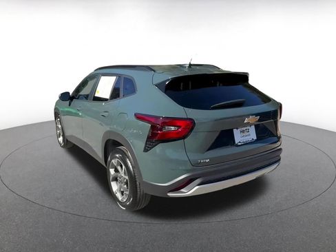 Used 2025 Chevrolet Trax LT image 11