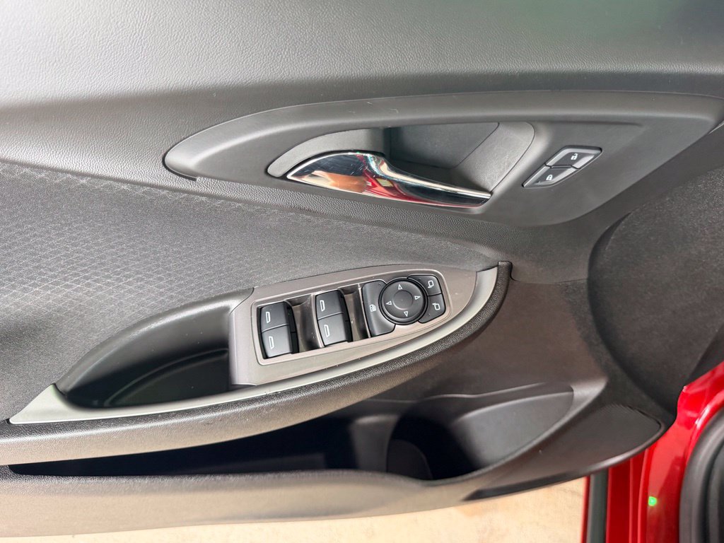 Used 2025 Chevrolet Malibu RS FWD image 12