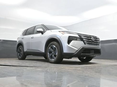 Used 2025 Nissan Rogue SV AWD/4WD image 46