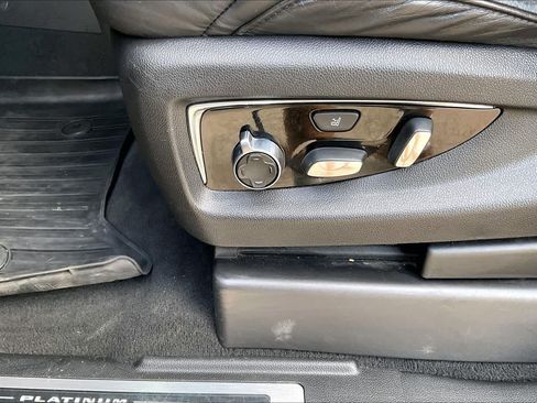 Used 2018 Cadillac Escalade ESV Platinum AWD/4WD image 31