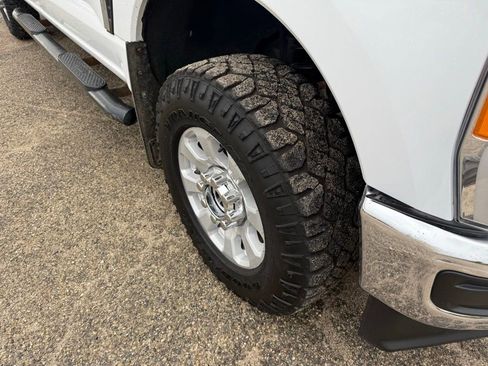 Used 2023 Ford F250 XLT w/ FX4 Off-Road Package image 19