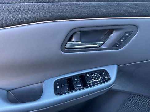 New 2026 Nissan Leaf Platinum+ w/ Cargo Package (Platinum+) image 8