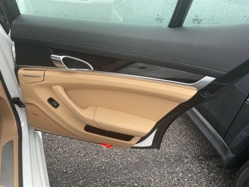 Used 2016 Porsche Panamera 4 image 12