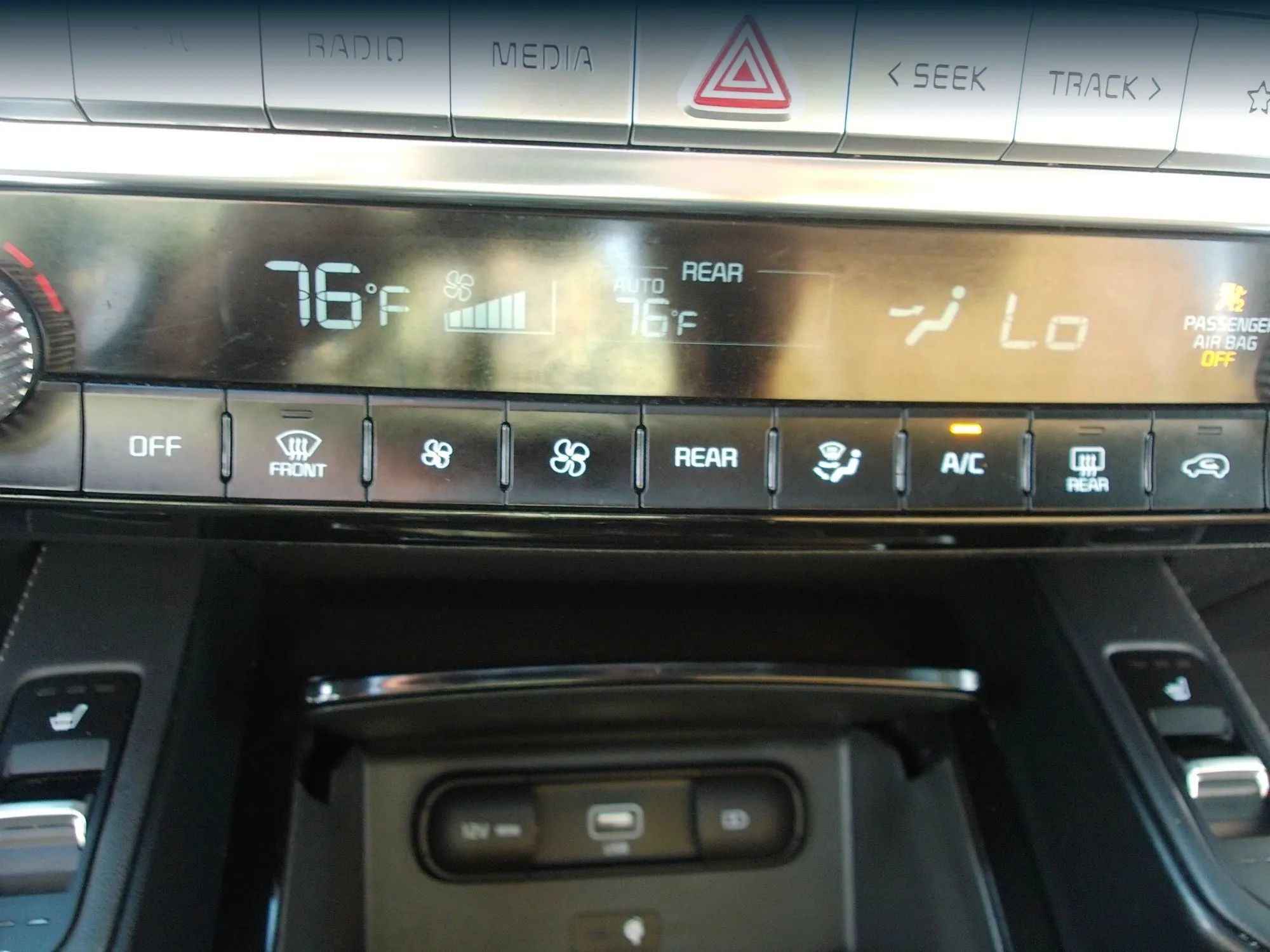 Used 2022 Kia Telluride SX w/ Towing Package FWD image 21