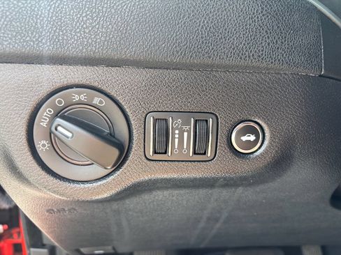 Used 2022 Dodge Charger SXT RWD image 13