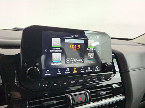 Used 2025 Nissan Pathfinder SL FWD image 32