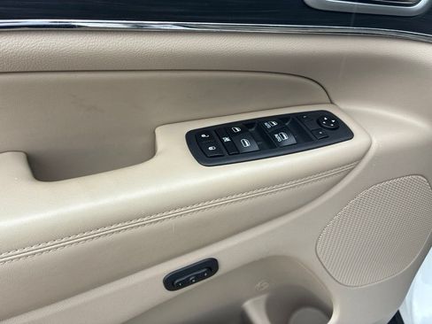 Used 2019 Jeep Grand Cherokee Limited w/ Luxury Group II AWD/4WD image 9