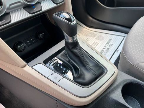 Used 2019 Hyundai Elantra SEL FWD image 19