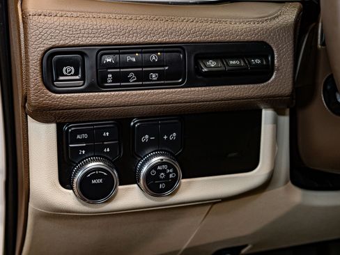 Used 2024 GMC Yukon XL Denali image 20