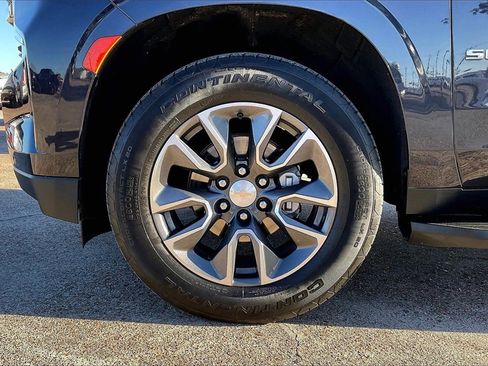 Used 2023 Chevrolet Suburban LT w/ LT Signature Plus Package image 33