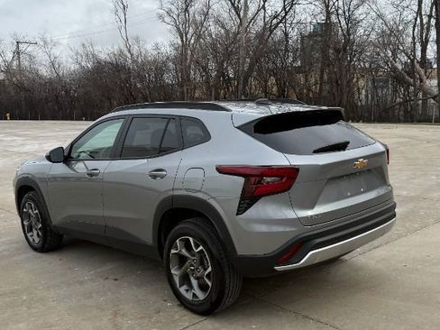 Used 2025 Chevrolet Trax LT image 4